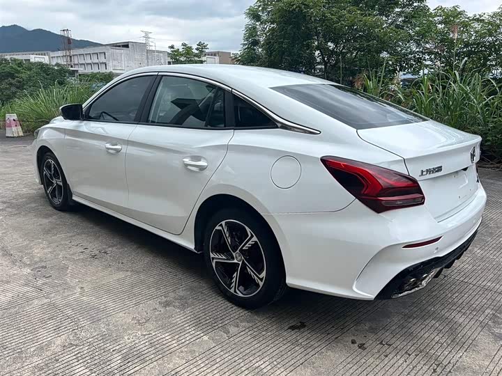 2022 MG Motor 5 Scorpio