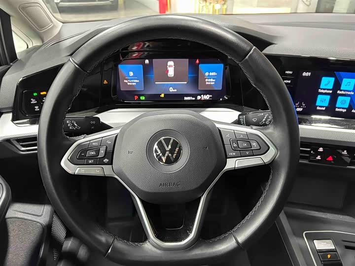 Фото 3 - Volkswagen Golf