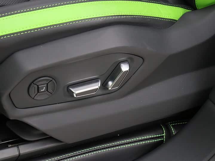 Фото 4 - Lamborghini Urus