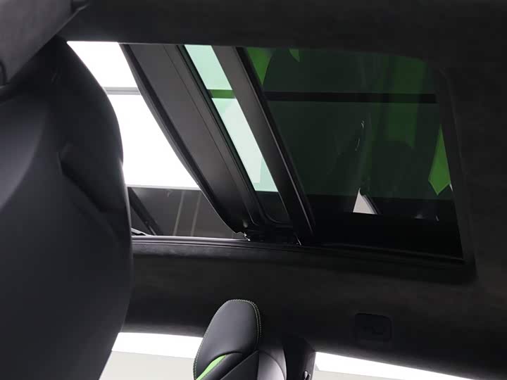Фото 8 - Lamborghini Urus
