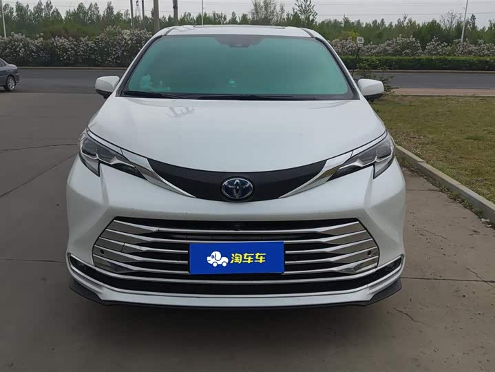 Фото 2 - Toyota Sienna