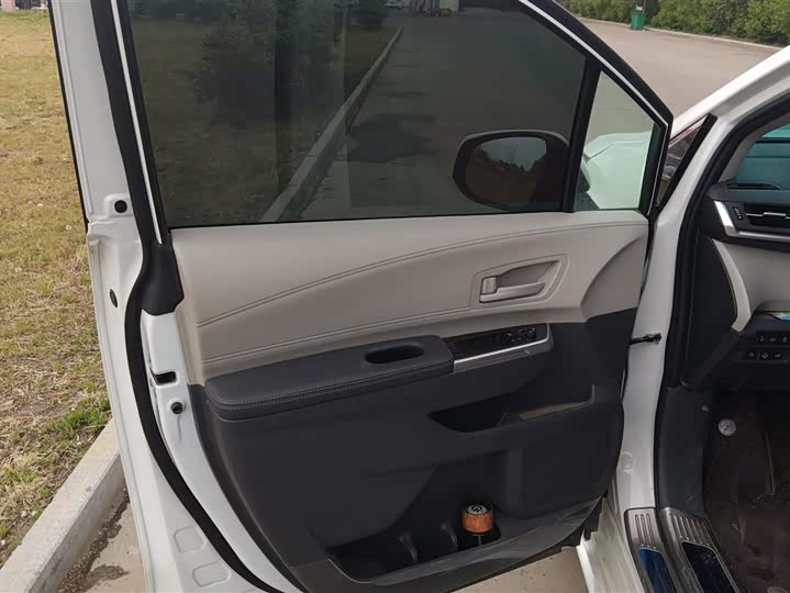 Фото 7 - Toyota Sienna