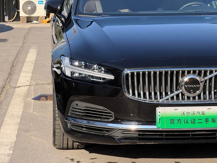 Volvo S90 Hybrid 2025 2025款 插电式混动 四驱长续航智雅豪华版