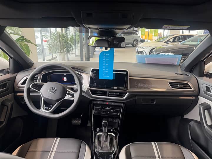 Volkswagen T-Roc 2026 2026款 300TSI DSG两驱辰光版