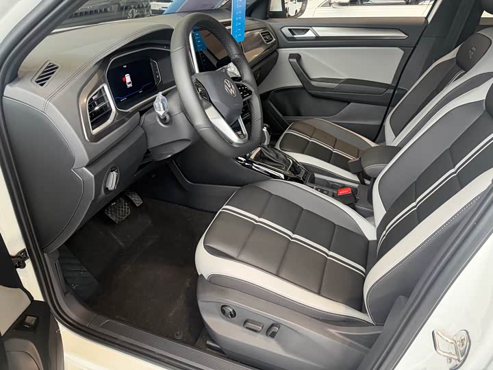 Volkswagen T-Roc 2026 2026款 300TSI DSG两驱辰光版