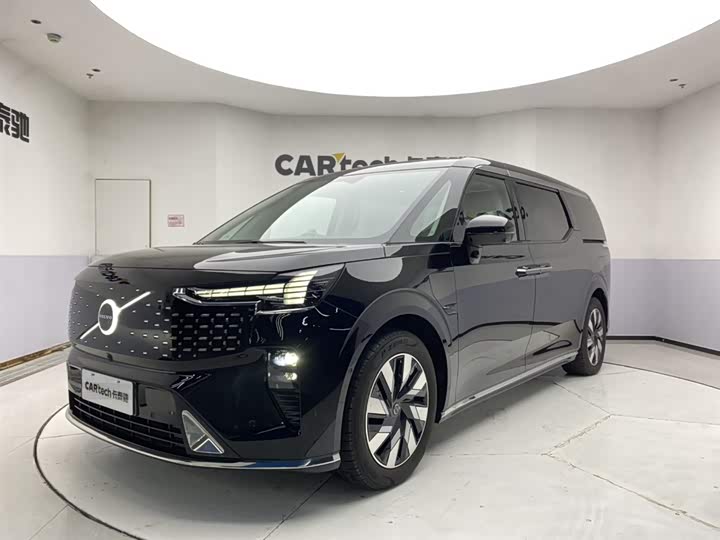 2025 Volvo EM90