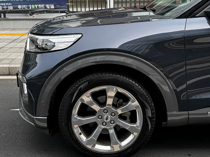 Фото 3 - Ford Explorer