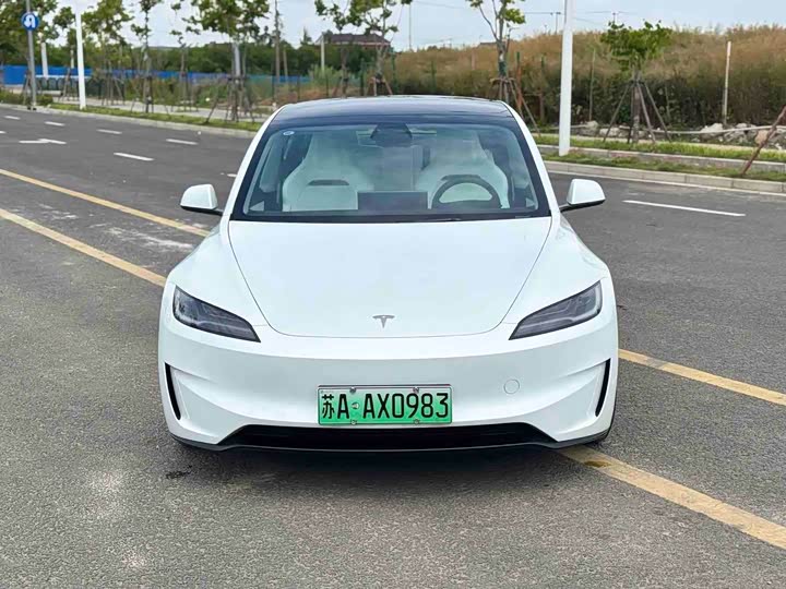 Фото 2 - Tesla Model 3