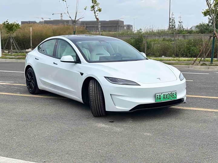 Фото 3 - Tesla Model 3