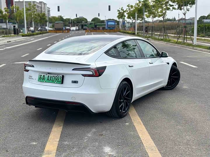 Фото 8 - Tesla Model 3