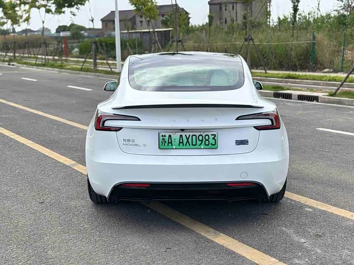 Фото 9 - Tesla Model 3