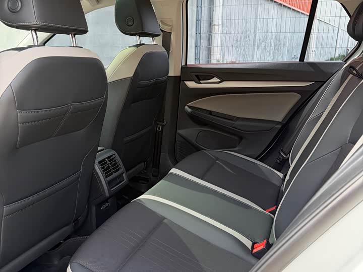 Фото 6 - Volkswagen Golf