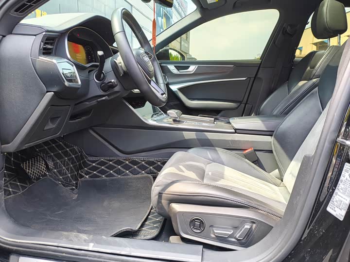 Фото 4 - Audi A6L