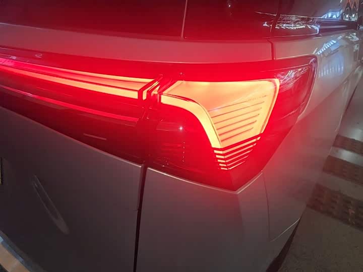 Фото 8 - Buick GL8 Hybrid