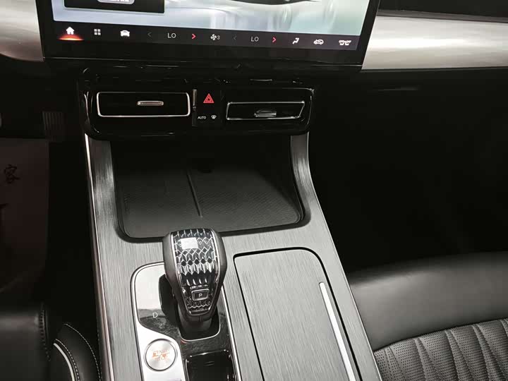 Фото 8 - GAC Trumpchi GS8