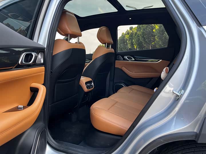 Zdjęcie 5 - Geely Atlas L