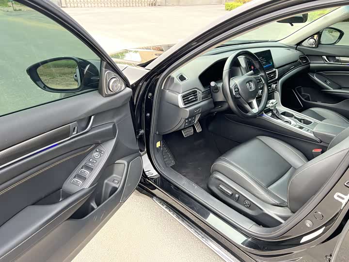 Фото 8 - Honda Accord