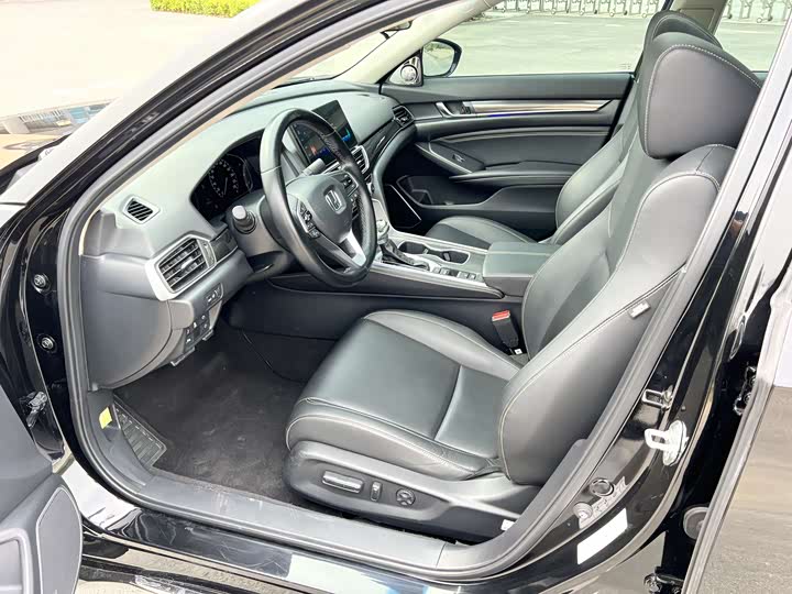 Фото 9 - Honda Accord