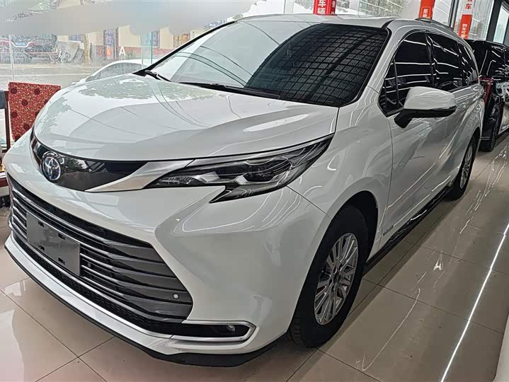 Photo 1 - Toyota Sienna