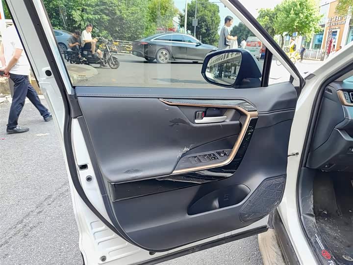 Toyota Wildlander 2024 2024款 双擎 2.5L E-CVT两驱豪华PLUS版