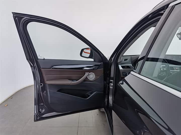 Фото 8 - BMW X1