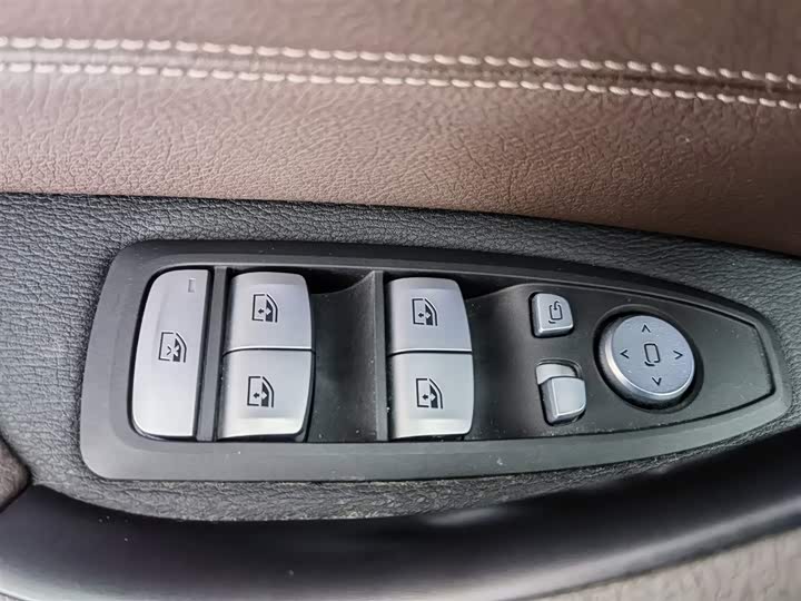 Фото 9 - BMW X1