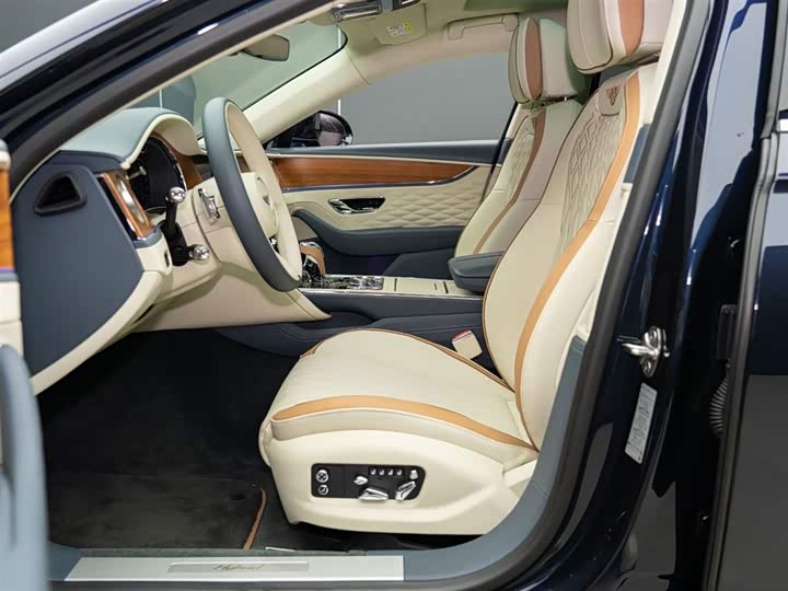Фото 8 - Bentley Flying Spur Hybrid