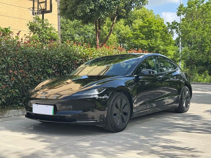 Фото 1 - Tesla Model 3