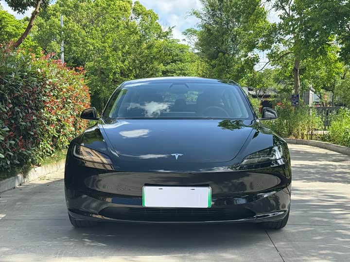 Фото 2 - Tesla Model 3