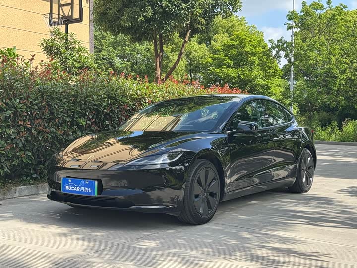 Фото 3 - Tesla Model 3