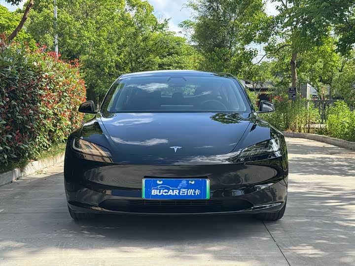 Фото 4 - Tesla Model 3