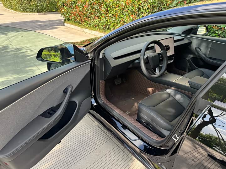 Фото 5 - Tesla Model 3