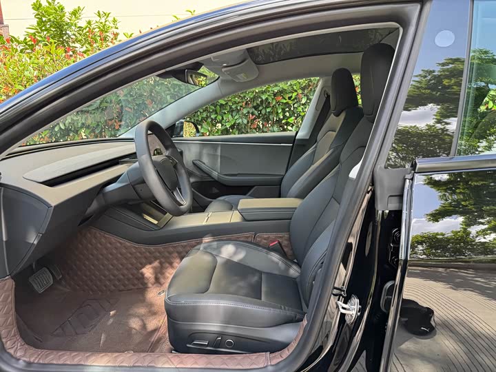 Фото 6 - Tesla Model 3