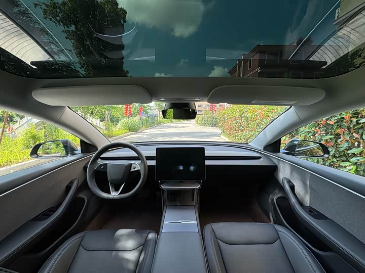 Фото 9 - Tesla Model 3