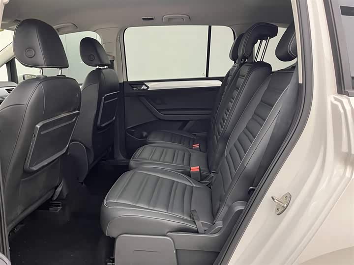 Volkswagen Touran L 2021 2021款 途安L 280TSI DSG风尚版 7座