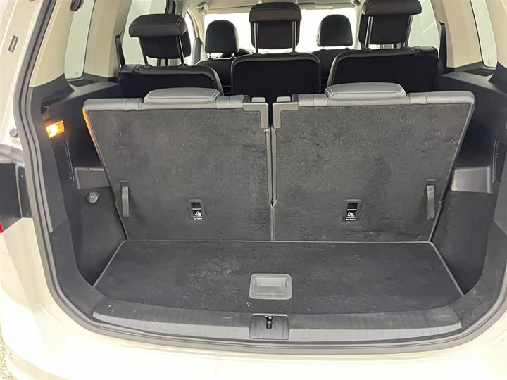 Volkswagen Touran L 2021 2021款 途安L 280TSI DSG风尚版 7座