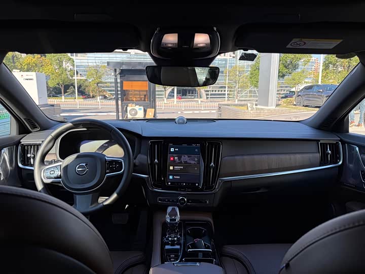 Volvo S90 Hybrid 2025 2025款 插电式混动 四驱长续航智雅豪华版