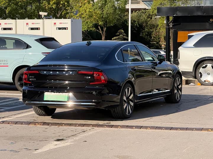 Volvo S90 Hybrid 2025 2025款 插电式混动 四驱长续航智雅豪华版