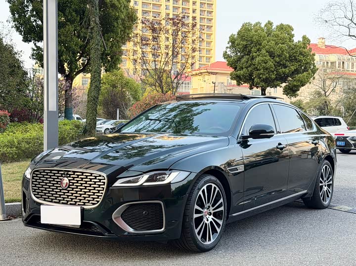 Фото 1 - Jaguar XF L