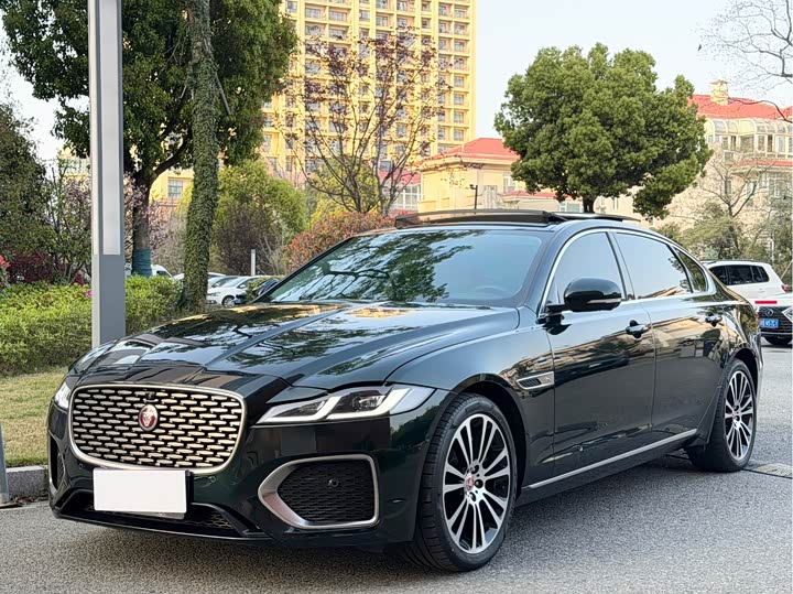 Фото 2 - Jaguar XF L
