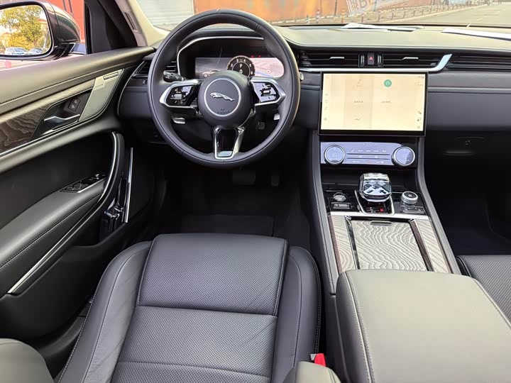 Фото 8 - Jaguar XF L