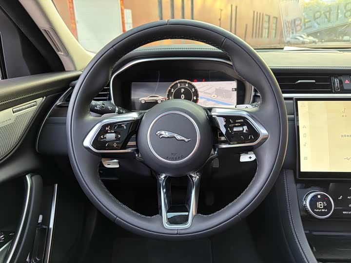 Фото 9 - Jaguar XF L