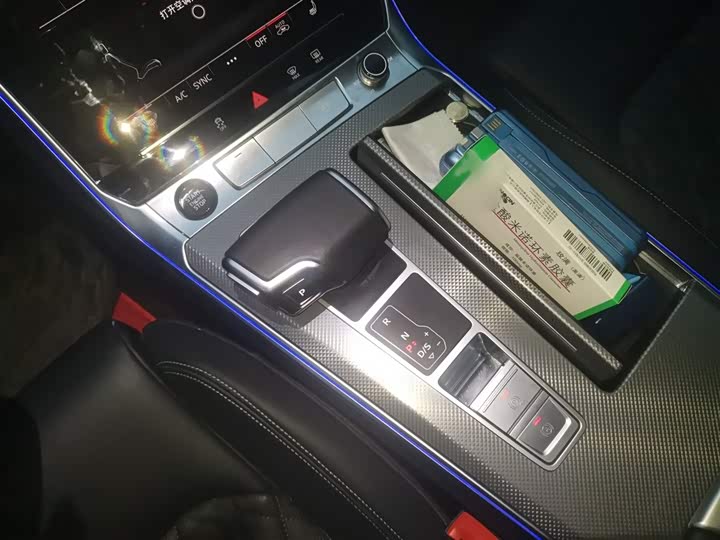 Фото 7 - Audi A6L