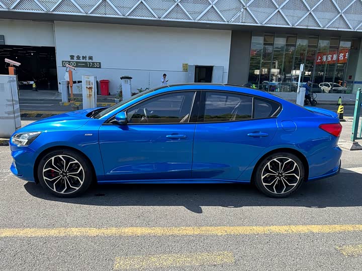 Ford Focus 2021 2021款 三厢 EcoBoost 180 自动ST Line