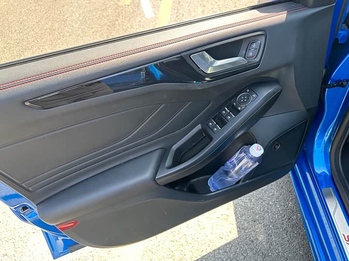 Ford Focus 2021 2021款 三厢 EcoBoost 180 自动ST Line