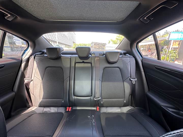 Ford Focus 2021 2021款 三厢 EcoBoost 180 自动ST Line