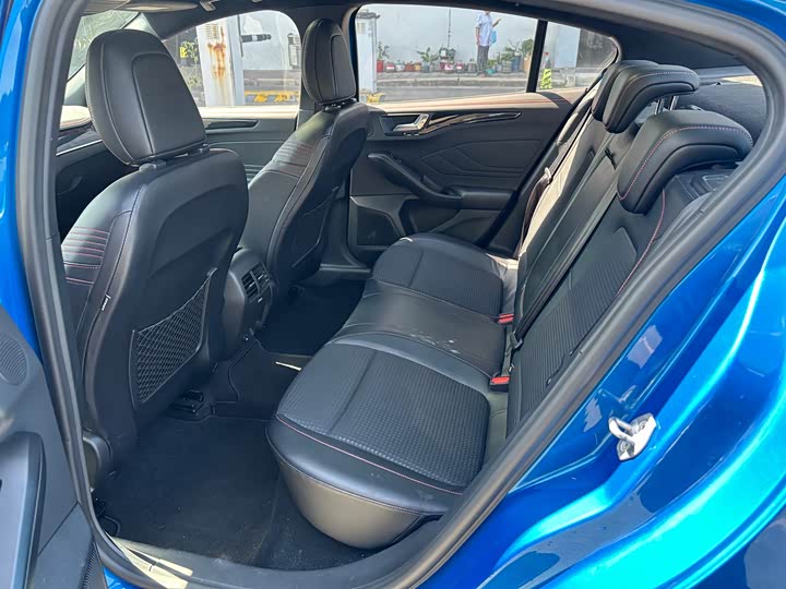 Ford Focus 2021 2021款 三厢 EcoBoost 180 自动ST Line