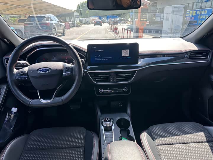 Ford Focus 2021 2021款 三厢 EcoBoost 180 自动ST Line