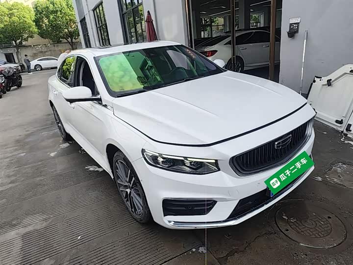 Фото 4 - Geely Preface