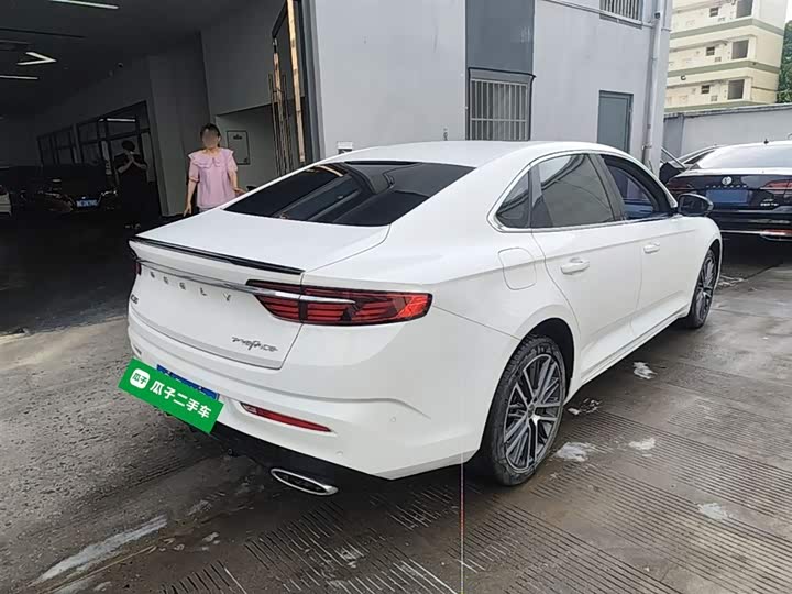 Фото 7 - Geely Preface